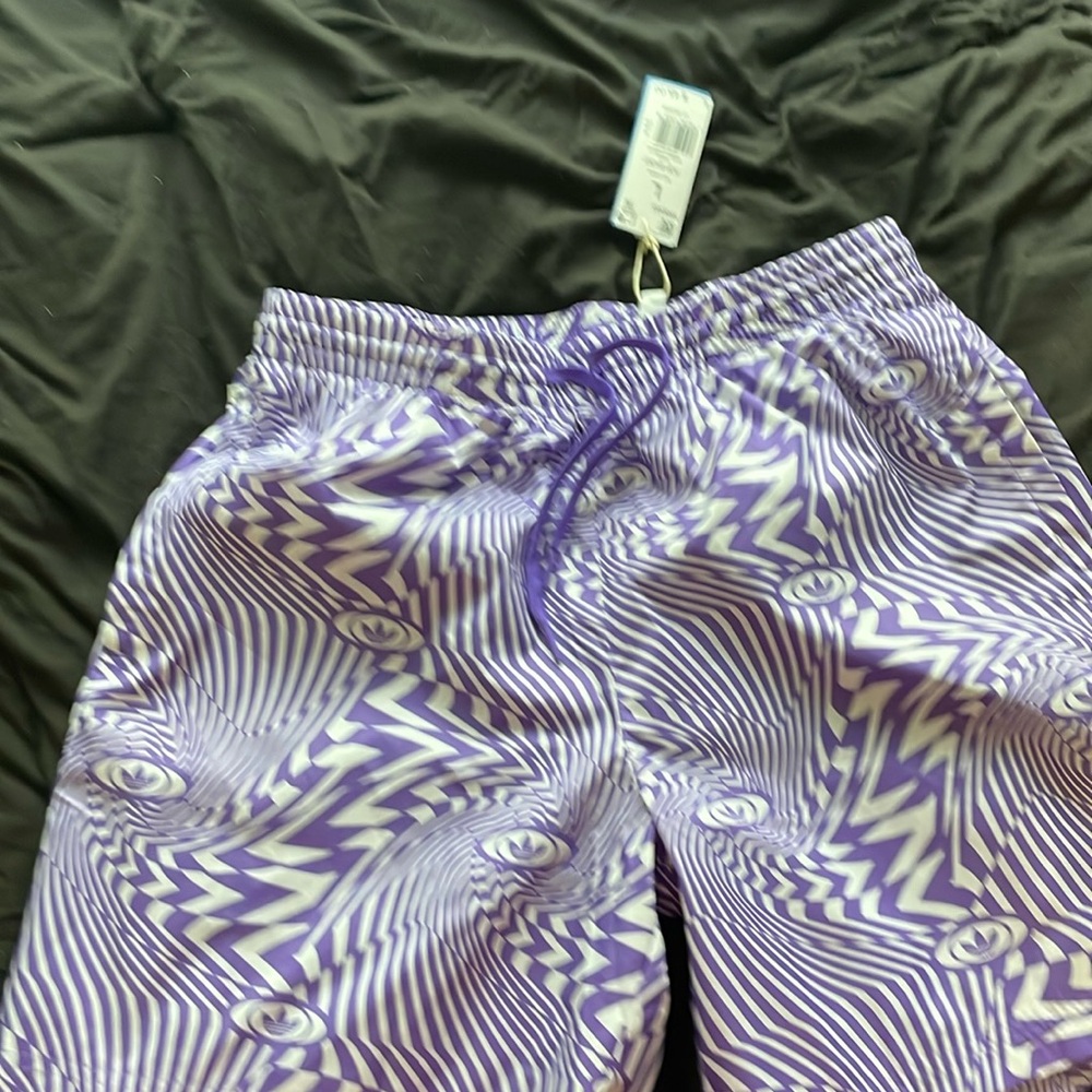 Adidas AOP short white/purple rush